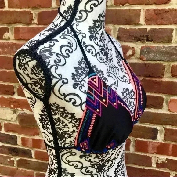 Black Color Embroidered Accent Spaghetti Strap Pink Lined String Bikini Top (M) - Picture 3 of 8